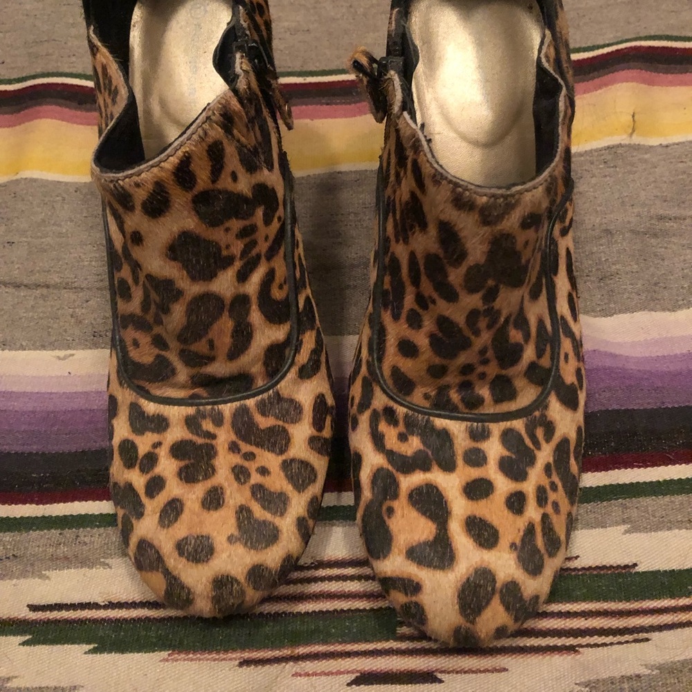 Horse hair booties with heel. Animal print